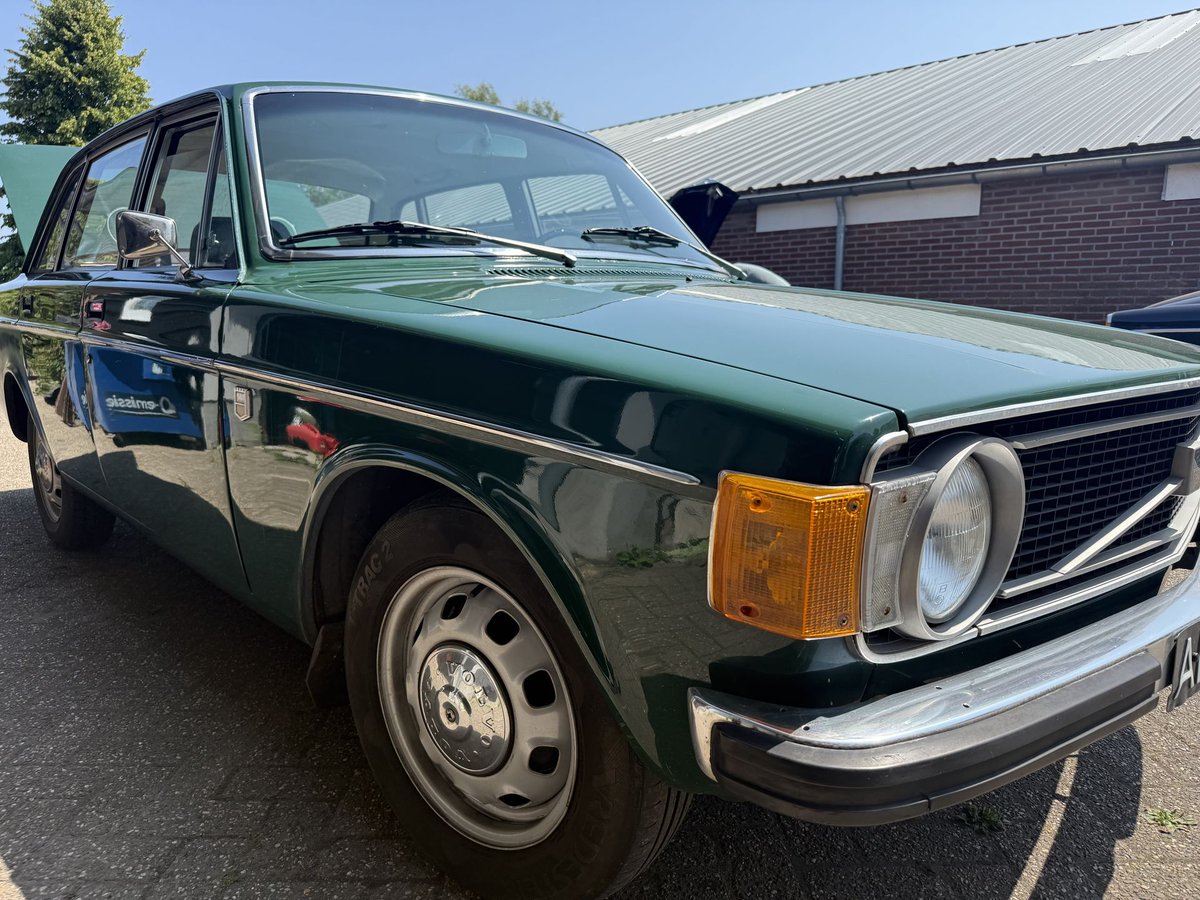 classicvolvo's tweet photo. Sold and delivered 
This beautiful green 1973 volvo 144 
#classicvolvo #scandcar #sold #volvolife #volvo140 #volvo144 #amsterdam #tilburg #eindhoven #moergestel https://t.co/v3oACrwoXT