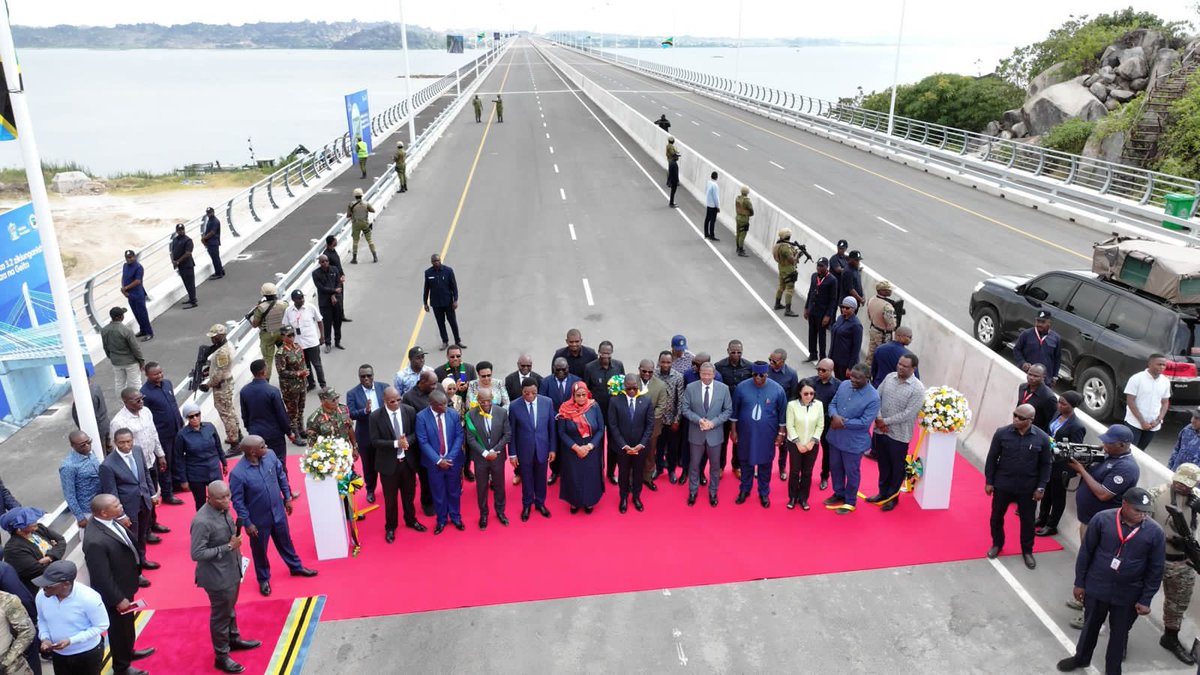 MamaSamia2025's tweet photo. Uzinduzi wa Daraja Hili Ni 🙌🏻🙌🏻🙌🏻
Kwanini Asiongoze milele Tu 
Hadi atakapochoka 
Anajua. https://t.co/prpMB0sBgr