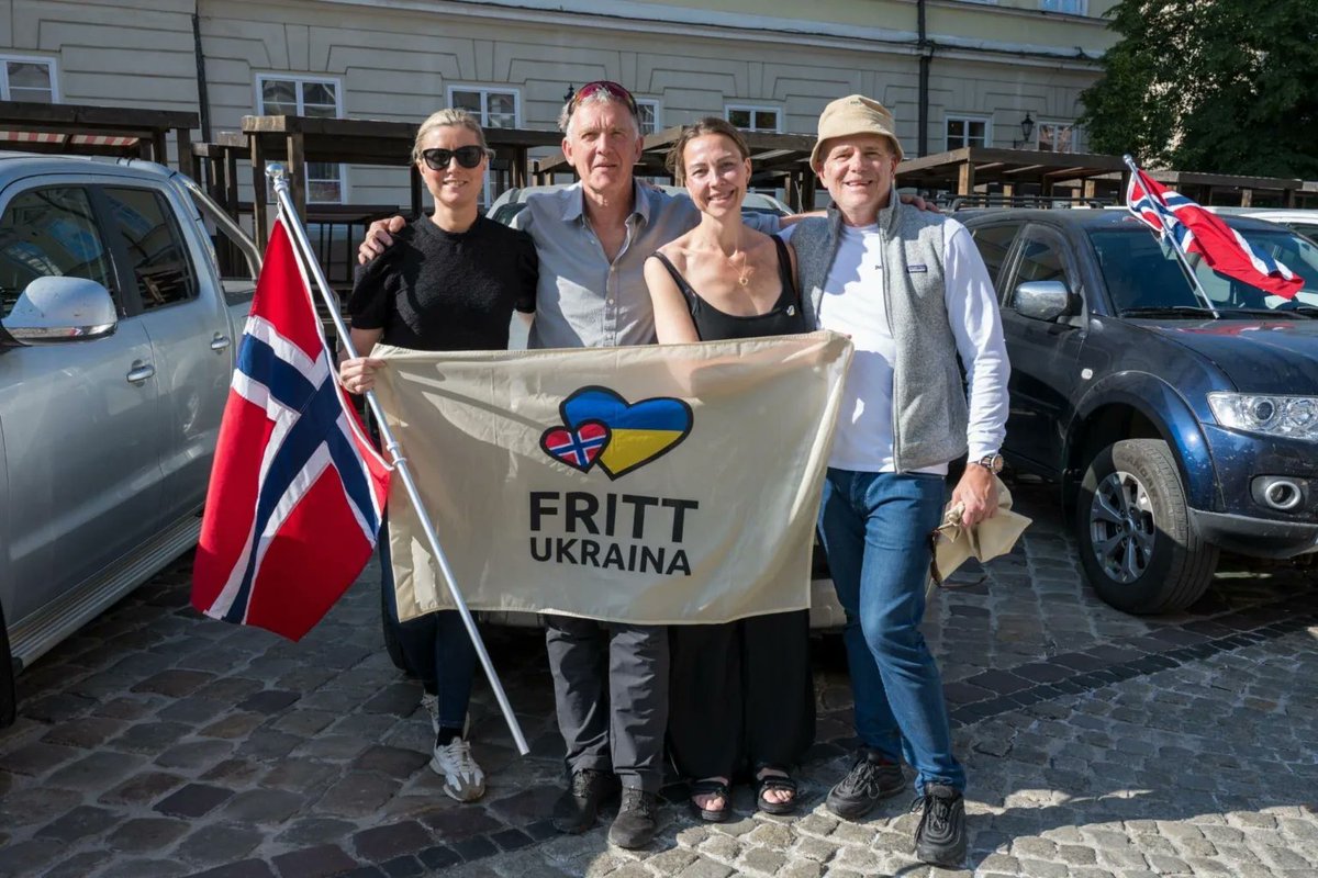 FrittUkraina's tweet image. Når rettssikkerhet møter frontlinjen: Tre partnere fra advokatfirmaet SANDS har selv kjørt droner og antidroneutstyr til ukrainske styrker – midt i krigssonen
frittukraina.no/2025/06/21/nar…