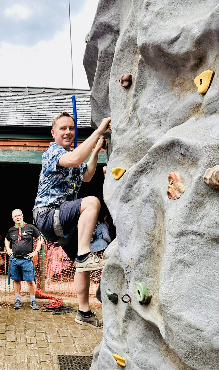 A great Longford Scouts fundraiser taking place at their Ranche in the park. Surprised myself with my axe throwing abilities, my climbing abilities were, predictably, not so good🪓 🧗 
donate.longfordscouts.org.uk