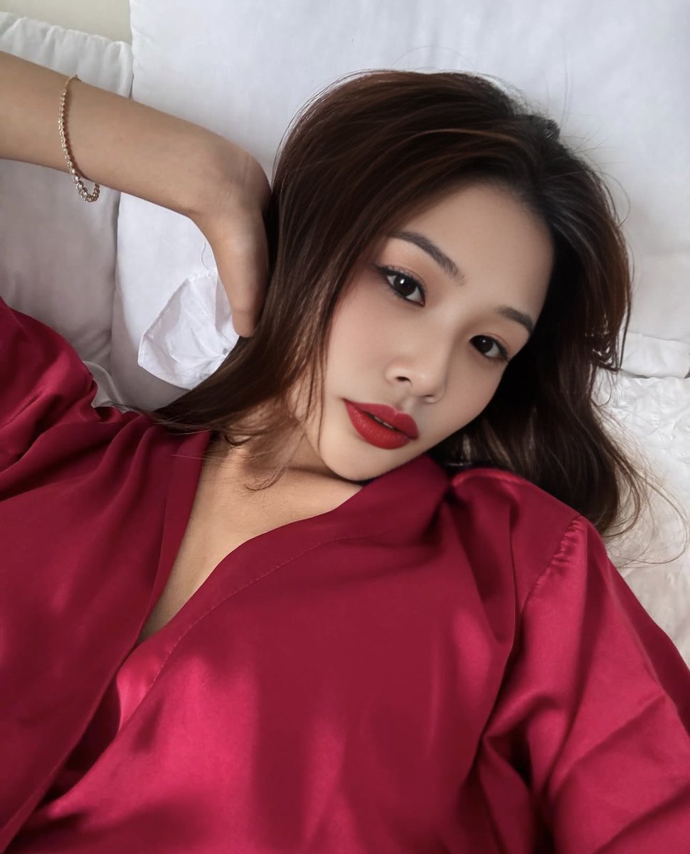 nhung_nee's tweet photo. 🌹🌹🌹 https://t.co/VKI3Eh2sjt