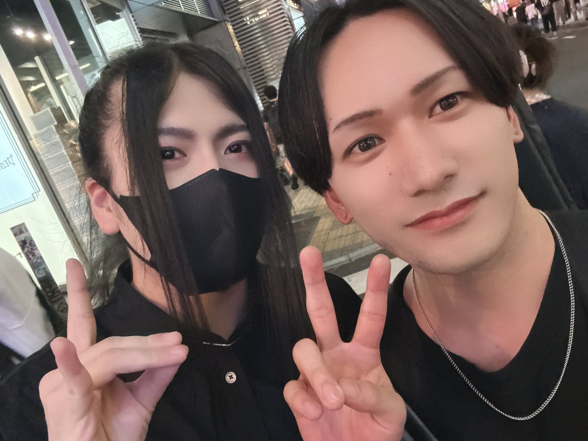 渋谷サイクロンにてDimraysあざした🔥
久々に皆様のお顔が見れて幸でした！
両足筋肉痛なんで労わって寝ます…

これは帰り道で遭遇したNaoちゃんご