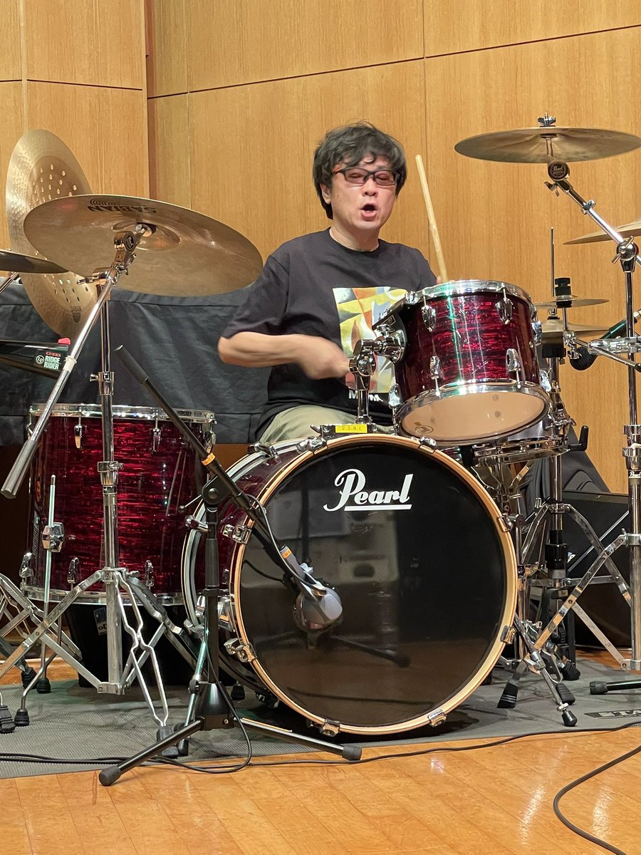 hs19620321's tweet photo. 今宵ちょっとイイ顔。
#U2
#うーツー
#うじきつよし
#子供ばんど
#浦田健志
#BLINDHEADZ
#SBAND
#杉崎利幸
#小栗孝一
#谷朋樹
#昭林ロックコンサート
#昭林公民館 https://t.co/k6lxKkJjvs