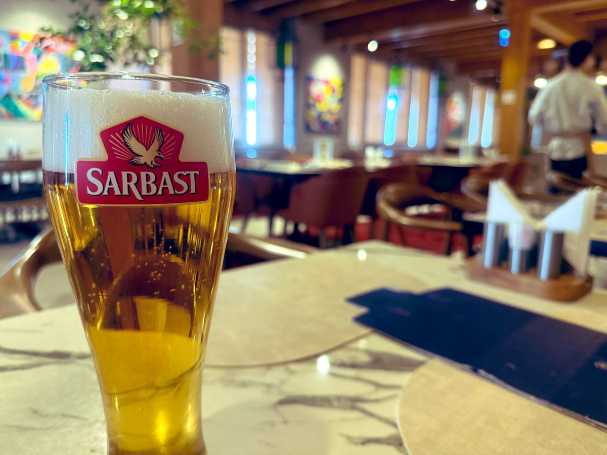 Tozan_Neko_Moo's tweet photo. ウズベクメシ🐾
🍺は軽い味わいにゃ
牛肉の串焼き・シシャリクはほぼステーキにゃ🥩
🥟みたいなのはマンティ、スパイシーな肉が入ってるにゃ
#むー旅
#mootrip
#旅行好きな人とつながりたい
#旅行好きな猫とつながりたい
#ウズベキスタン https://t.co/h1mnvNcBKT