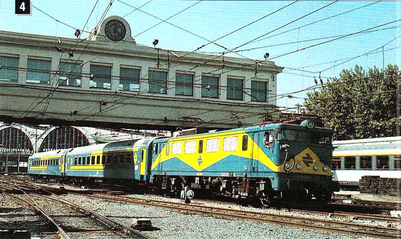 Saliendo de Barcelona Término la Mazinger 269-222 en pruebas con  varios coches de viajeros el 27 de septiembre de 1982 su recorrido era hasta Figueres foto de Josep Miquel #renfe #adif #barcelona #tren #ferrocarril #trenni #train #locomotora