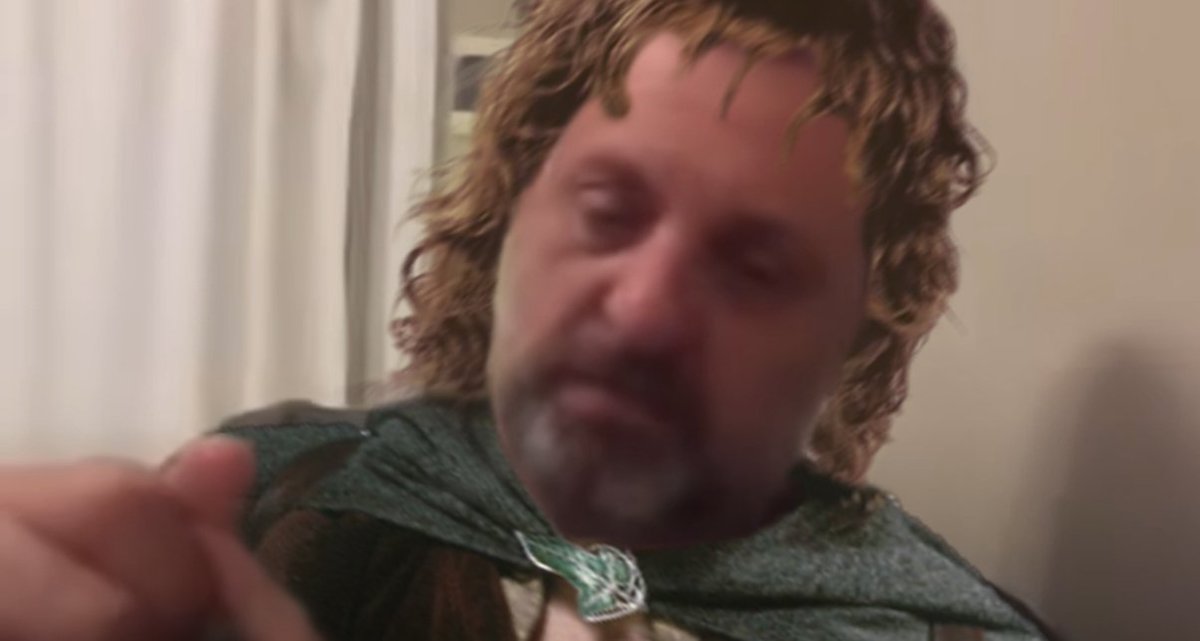 Viven en el Shire, andan de Caballo de Rohan para arriba, los fines de semana se cogen a las mejores elfas, se ponen esas cota de malla de mithril que no les traspiran los huevos