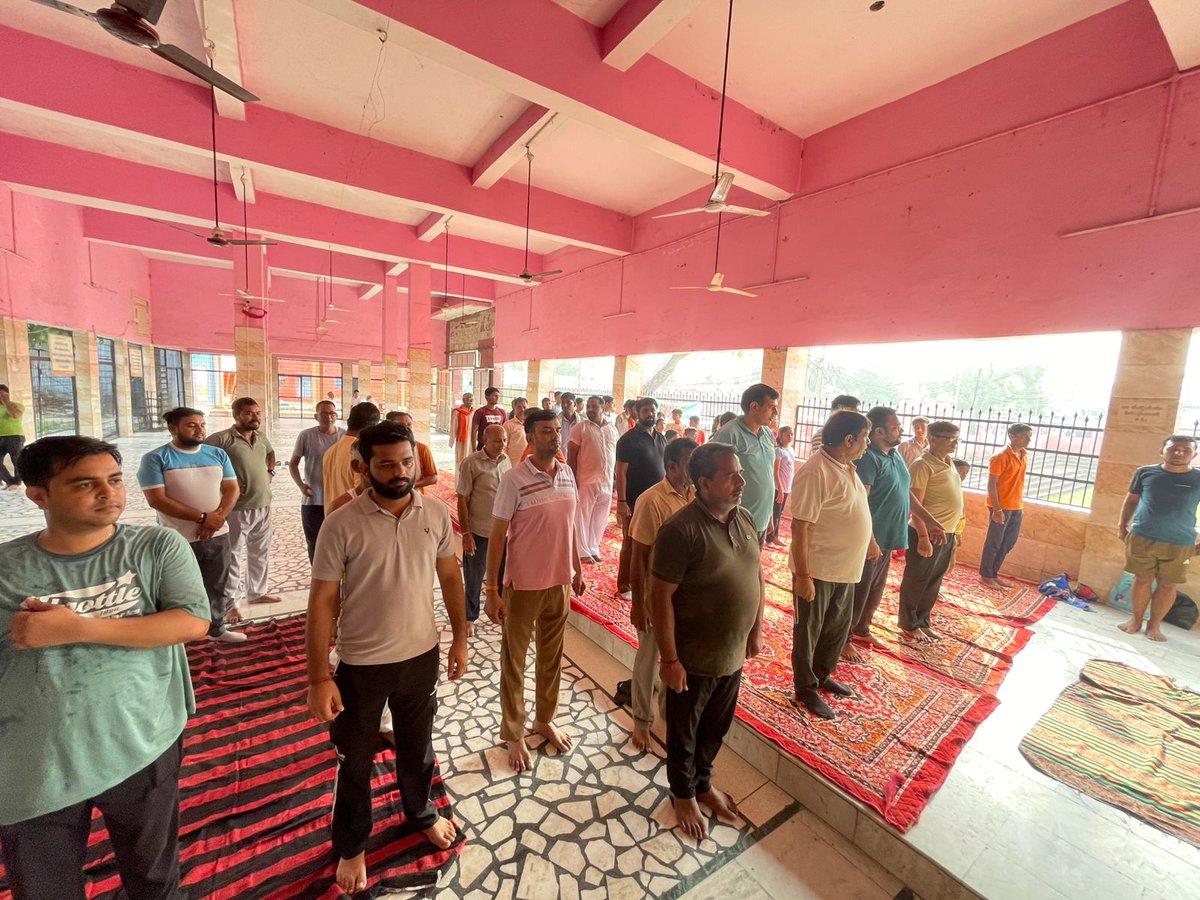 योग है प्रकृति का वरदान,स्वस्थ जीवन की है पहचान।

हर इंसान को है ये अपनाना,तन और मन को है सजाना।

Join the Yoga Quest. Deepen your role in Fit India.

#InternationalYogaDay2025