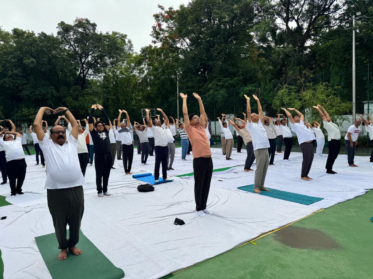 EXCISECGST's tweet image. Today morning, CGST Indore Commissionerate celebrated &quot;Yoga Day&quot; with all joy and enthusiasm with the entire staff in open cloudy sky.