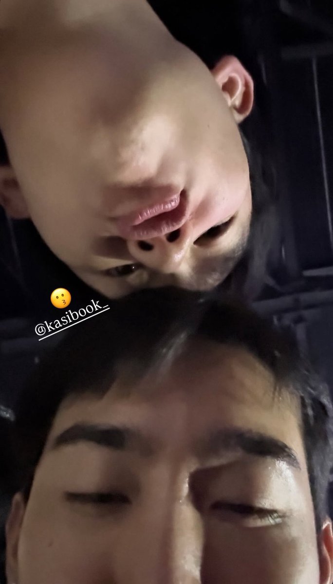 เข้าใจคำว่า คิดถึงบี๋ กับคิดถึงคัก 
ก็วันนี้นี่แหละค่ะ 🥹🥹 ห้ามชมคนอื่นว่าหล่ออีกนะลูก เจ้าของหวงบักคักเล๊ยยยย แสดงความเป็นเจ้าของสุดๆ 🦊🍅🫶🏻

ปล. กับเพื่อนไม่เคยถ่ายแบบนี้นะ ถ่ายแค่กับแฟน เท่านั้น

#ฟอสบุ๊ค