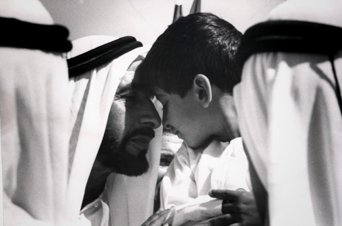 في يوم الأب، نستذكر والدنا زايد، "طيّب الله ثراه"، الذي لم يكن أباً لأبنائه فقط، بل كان أباً للإمارات وشعبها. كان قدوة في الحكمة والرحمة، ونموذجاً يُحتذى به في بناء الإنسان والوطن. نسأل الله له الرحمة والمغفرة، ونُثمّن دور كل أب يواصل غرس القيم، وبناء الأجيال على نهجه الراسخ.