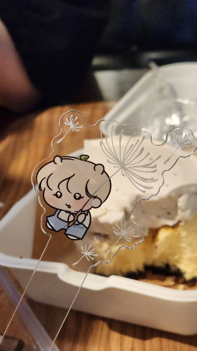 집가서 비하인드 봐야겠당 ^//^ 밖에서 놀았어여
포토프롭 추가 샘플로 뽑은 것도 가져가서 찍으며 놀았당