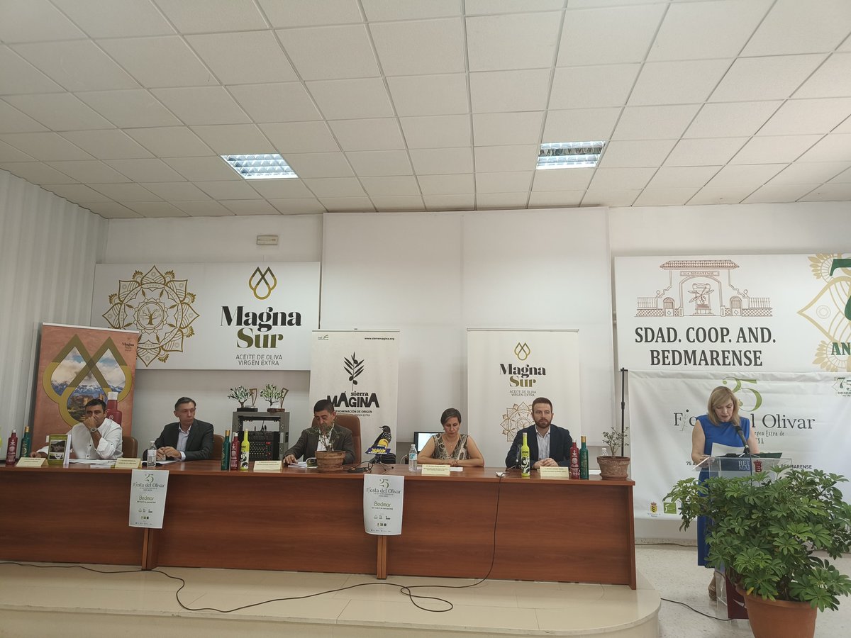 Diputación de Jaén (@dipujaen) on Twitter photo 🫒El presidente <a href="/pacoreyesm/">Paco Reyes</a> ha participado en la 25ª Fiesta del Olivar y del Aceite de Oliva Virgen Extra de Sierra Mágina que organiza con carácter anual el Consejo Regulador de la <a href="/DOSierraMagina/">D.O.P. Sierra Mágina</a> y que en esta ocasión se ha celebrado en Bedmar
ℹ️acortar.link/Mwptdk 🫒El presidente <a href="/pacoreyesm/">Paco Reyes</a> ha participado en la 25ª Fiesta del Olivar y del Aceite de Oliva Virgen Extra de Sierra Mágina que organiza con carácter anual el Consejo Regulador de la <a href="/DOSierraMagina/">D.O.P. Sierra Mágina</a> y que en esta ocasión se ha celebrado en Bedmar
ℹ️acortar.link/Mwptdk