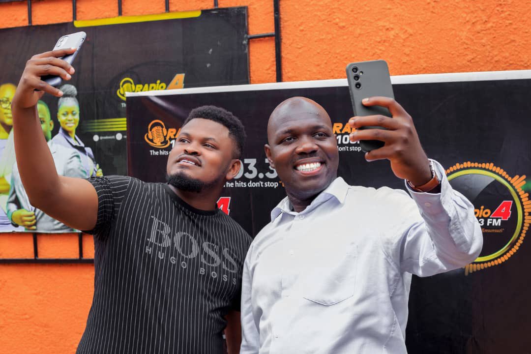 It's National Selfie Day! 🤳

Drop a selfie photo of yourself in the comment section. 

#Radio4UG