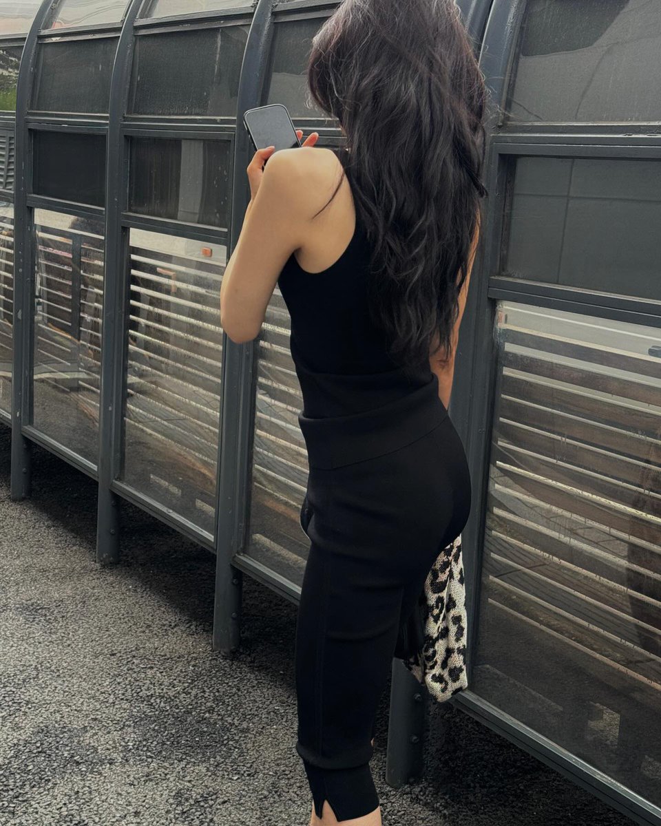 뒷모습에서 신🎶남🎶이 보임ㅋㅋㅋㅋㅋㅋㅋㅋㅋㅋㅋㅋㅋㅋㅋㅋㅋㅋ