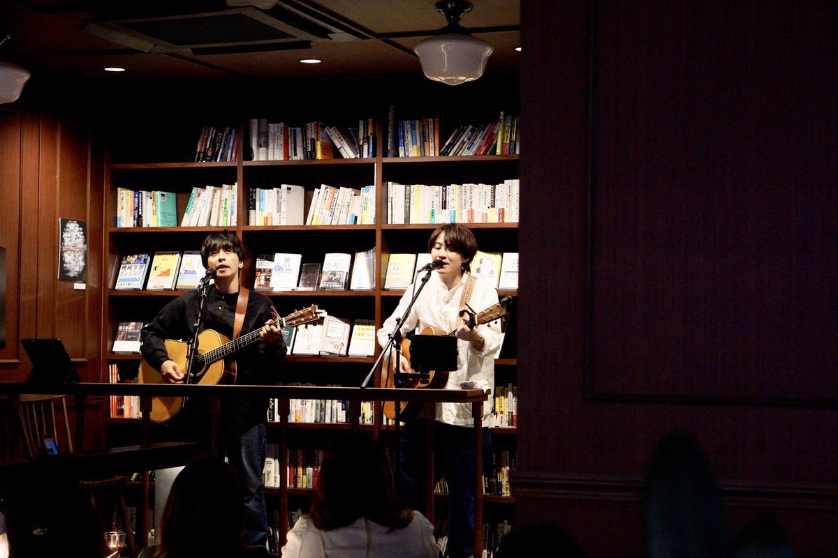 koboritsutomu's tweet photo. ma-room vol.29
新栄CENTRE ありがとうございました!
お店にNovelistのポスター&CD置いてもらえることになりました。チェックしてみてください!また8月もお楽しみに!
#うたまろ
#maroom https://t.co/NhhOUIY13Y