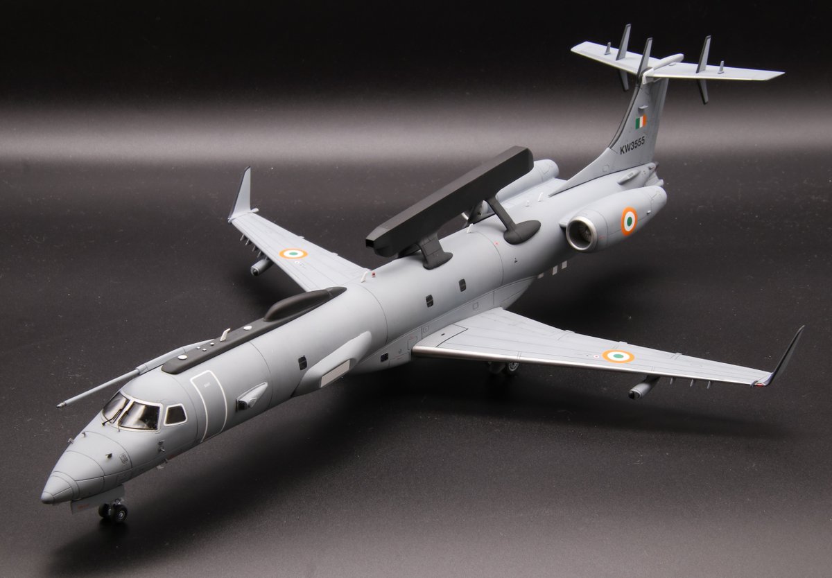 hayata0363's tweet image. SOVA-M 1/72 EMB-145I AEW&C 完成です!
この機体はインド空軍が運用する早期警戒管制機であり、エンブラエル社製のリージョナル機 ERJ145にインドが独自のシステムを搭載して開発した機体です。様々な機外装備により、スマートな民航機から大きく変貌したシルエットが魅力的な機体です。