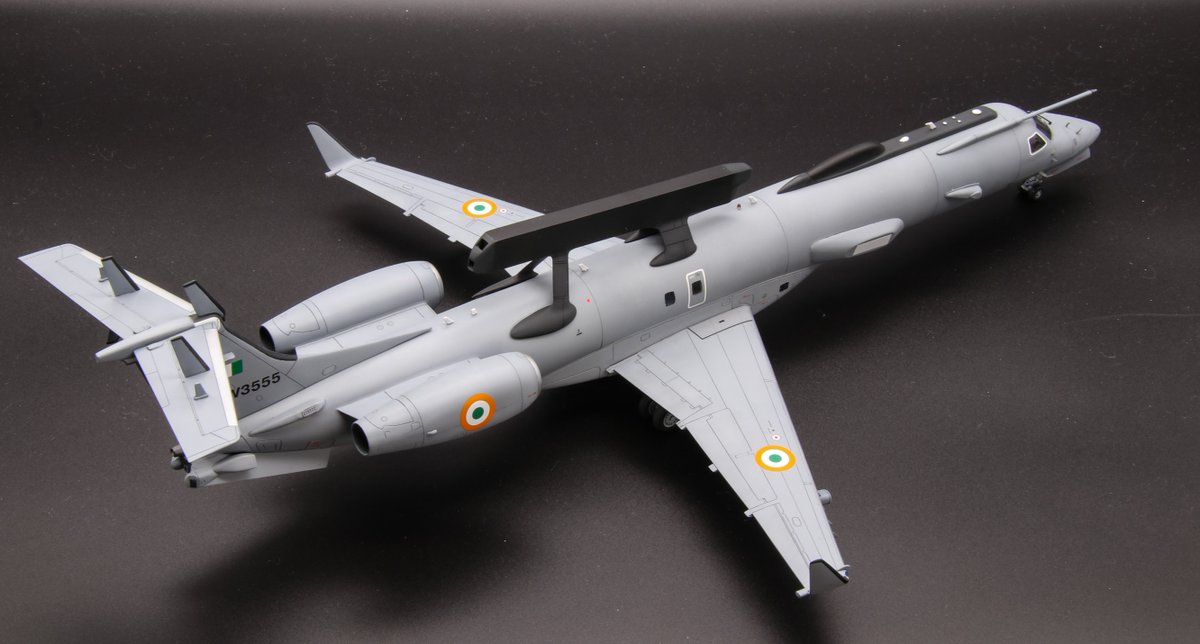 hayata0363's tweet image. SOVA-M 1/72 EMB-145I AEW&C 完成です!
この機体はインド空軍が運用する早期警戒管制機であり、エンブラエル社製のリージョナル機 ERJ145にインドが独自のシステムを搭載して開発した機体です。様々な機外装備により、スマートな民航機から大きく変貌したシルエットが魅力的な機体です。