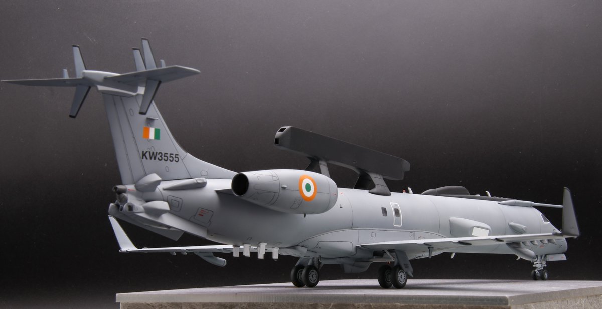 hayata0363's tweet image. SOVA-M 1/72 EMB-145I AEW&C 完成です!
この機体はインド空軍が運用する早期警戒管制機であり、エンブラエル社製のリージョナル機 ERJ145にインドが独自のシステムを搭載して開発した機体です。様々な機外装備により、スマートな民航機から大きく変貌したシルエットが魅力的な機体です。