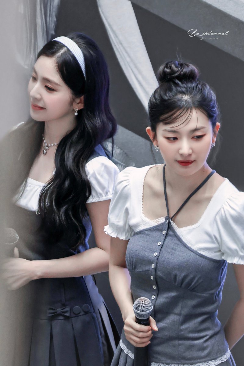 250621 GuangZhou JD Mall event

#IRENE #이이린 
#SEULGI #슬기
#Redvelvet #레드벨벳