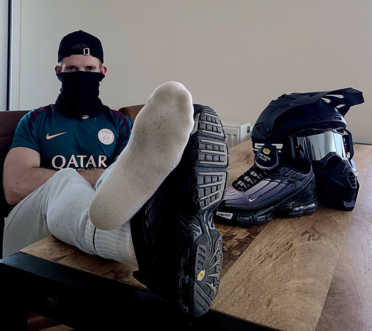 drave_b's tweet photo. Getting these TN's and socks ready for the Sneaky Amsterdam event 5/7 🥵😈
Who's gonna be there to sniff them? 😏
#Gear #Gearhead #SmellySocks #SmellySneaks #WhiteSocks #Socks #Sneax #Sneakerdom #Nike #Gay #Feetworship #Footsub #Footmaster #Feetmaster #Sneakers #TNs #Domination #Sneakerfun #Kiffeur