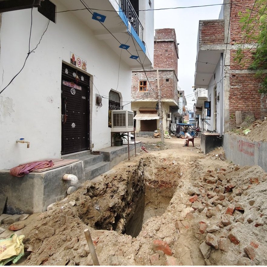 दिल्ली से सटे फरीदाबाद में एक पति ने अपनी पत्नी को मार दिया। दो महीने तक लाश को घर के बगल में ही गाड़ दिया। अब मामला खुला। 
लेकिन इसमें सनसनी नहीं है। न इसमें टीआरपी है।  बस कहीं देश के किसी हिस्से में कोई महिला अपराध कर दे। पूरी जमात हर महिला को अपराधी साबित करने में निकल