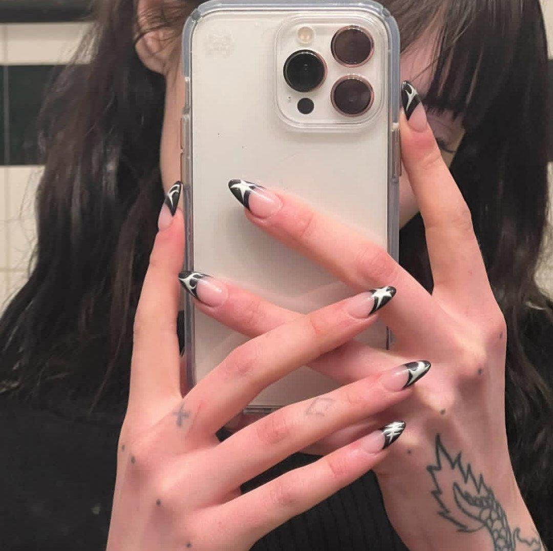 psnsbite's tweet image. 𝓀упила вчера несколько платьев, в итоге все утро не могла выбрать одно единственное, и пришлось подкидывать монетку. деньги меня никогда не подводили.