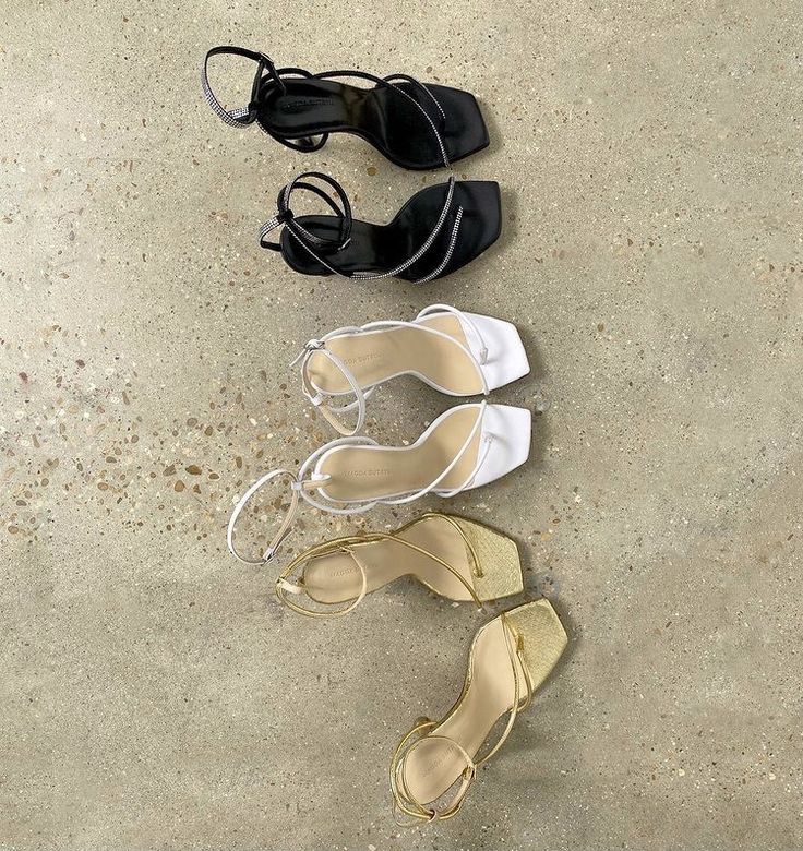 psnsbite's tweet image. 𝓀упила вчера несколько платьев, в итоге все утро не могла выбрать одно единственное, и пришлось подкидывать монетку. деньги меня никогда не подводили.