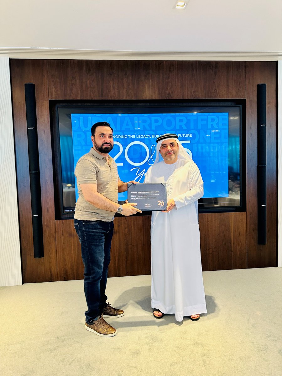 XpressLogistic2's tweet photo. We’re thrilled to share that Xpress Logistics FZCO has been honored with the 20 Years Partnership Award from Dubai Airport Freezone Authority (DAFZA)! 
#XpressLogistics #20yearsstrong #teameffort #customersupport #DAFZ #gratitude #logisticsjourney #PartnershipMatters #ProudMoment https://t.co/ZMkDFM6DQL