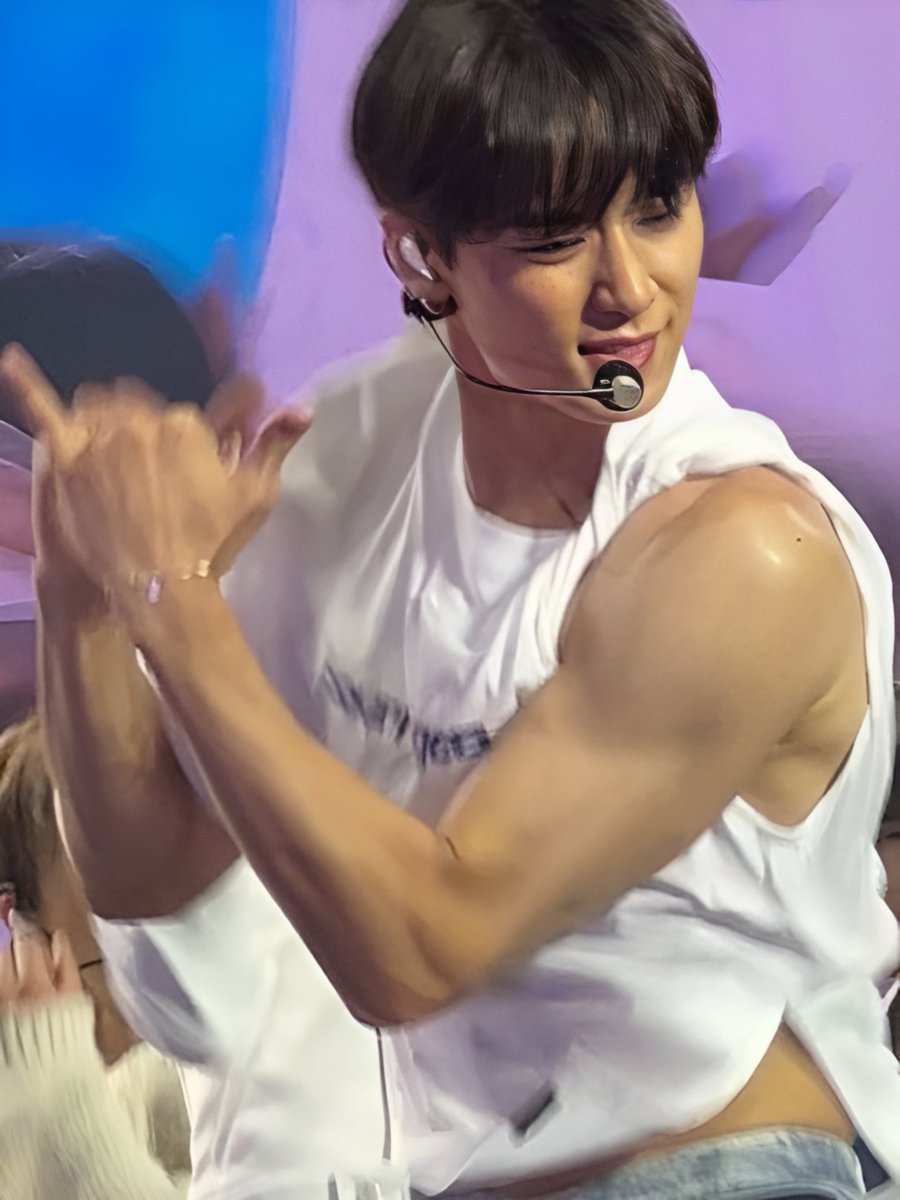 Ada bottom yang mau gesekin memeknya ke biceps gua sampe kencing abis itu gua entot ?