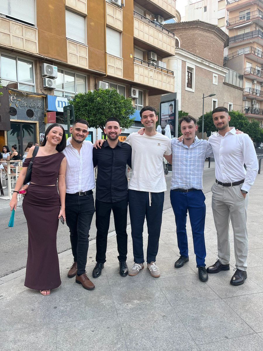 Otra etapa superada y un año que se ha pasado volando junto a esta gente estupenda. Ahora toca disfrutar lo que se pueda del verano, que ya se correrá la última recta de este Máster 😎