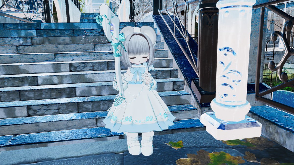 ねずみキプちゃんにかわいいお洋服着せたー！髪型はボブ☺💓帽子が似合う……色合いはちょっと薄めの青にしたけど、髪色と合っててよかったー！杖もあるから、魔法少女になれるよっ！地面にお花が咲かせられるらしい✨️✨️

髪型 #iOhair 様
お洋服 #vrc_SkyLoft 様