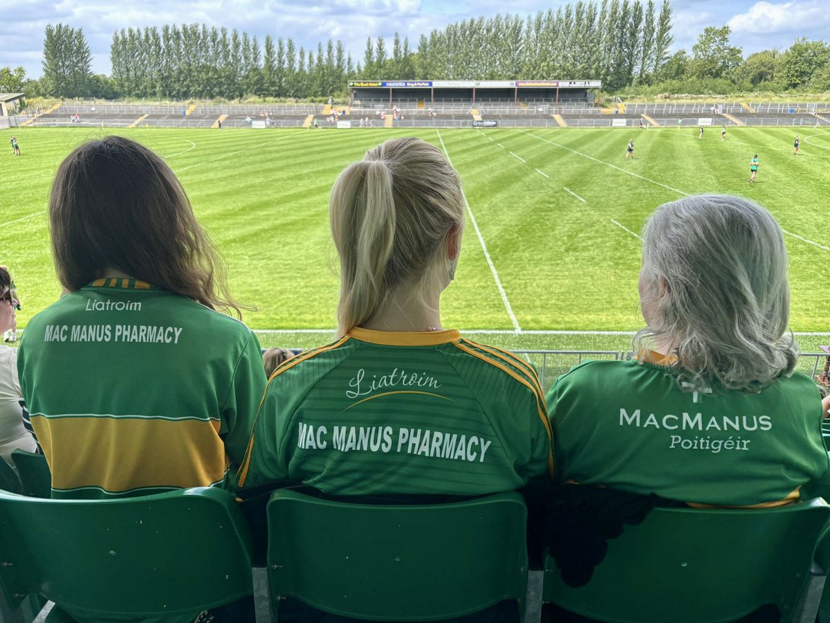 Our wonderful volunteers from Germany &amp; France out to support the <a href="/LeitrimLGFA/">Leitrim LGFA</a> today in Carrick on Shannon. Thanks so much to them and to the fantastic <a href="/Rego101/">Colin Regan</a> for making it happen! Liatroim Abu!  <a href="/LeitrimGAA/">Leitrim GAA</a>