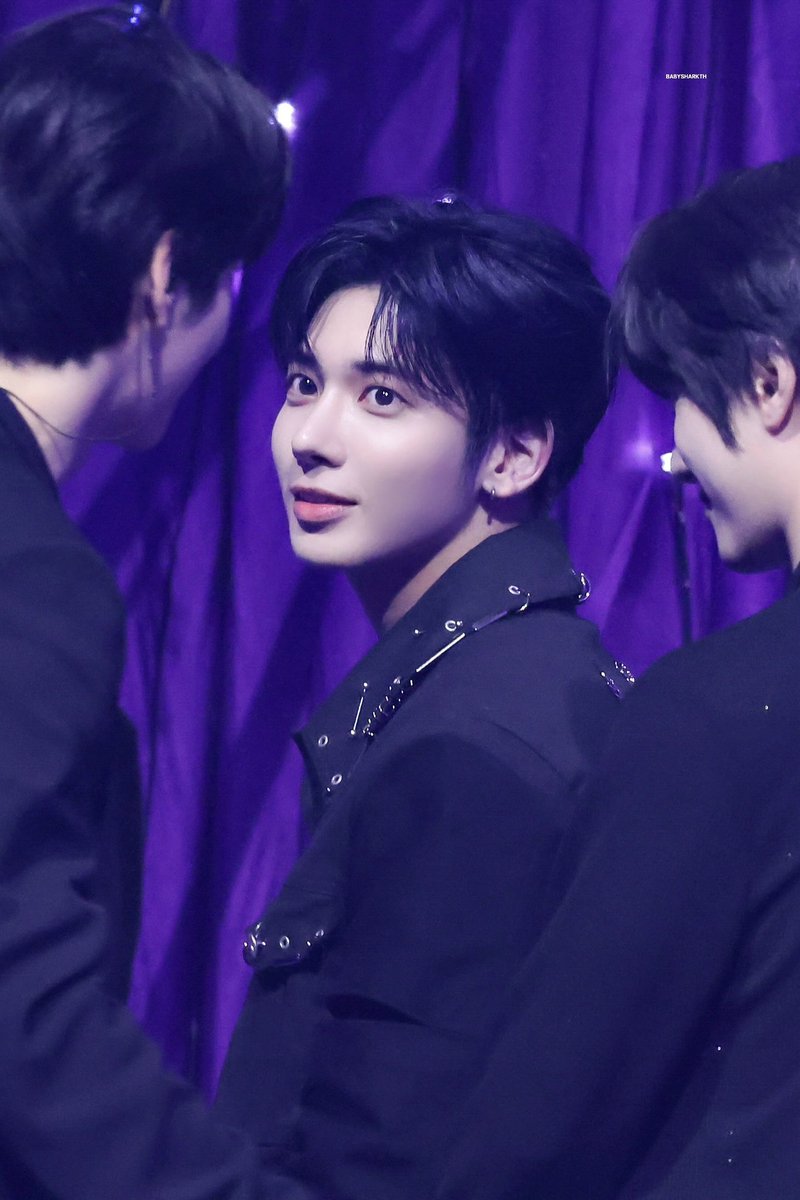 starllelo's tweet image. we got a clear pic of this moment 🥹