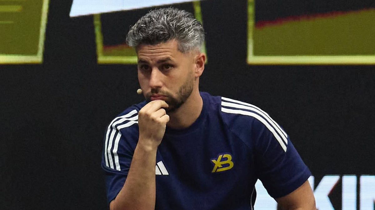 ElTronoKL's tweet image. 🎙️#KingsLeague | ÚLTIMA HORA 🔴

📌 Víctor González pone punto y final a su etapa como entrenador de xBuyer Team