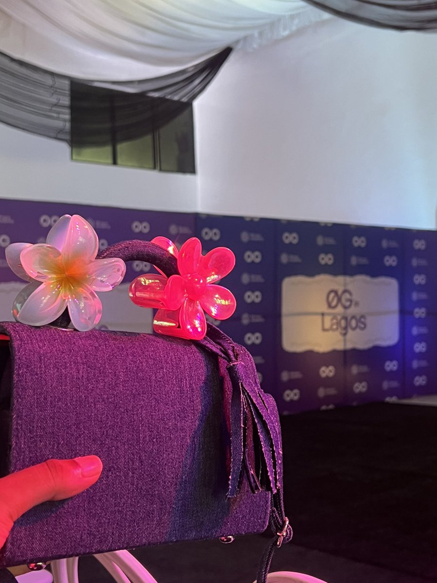 HederaWrites's tweet image. Live at @0G_labs 💜

#0GLIL25