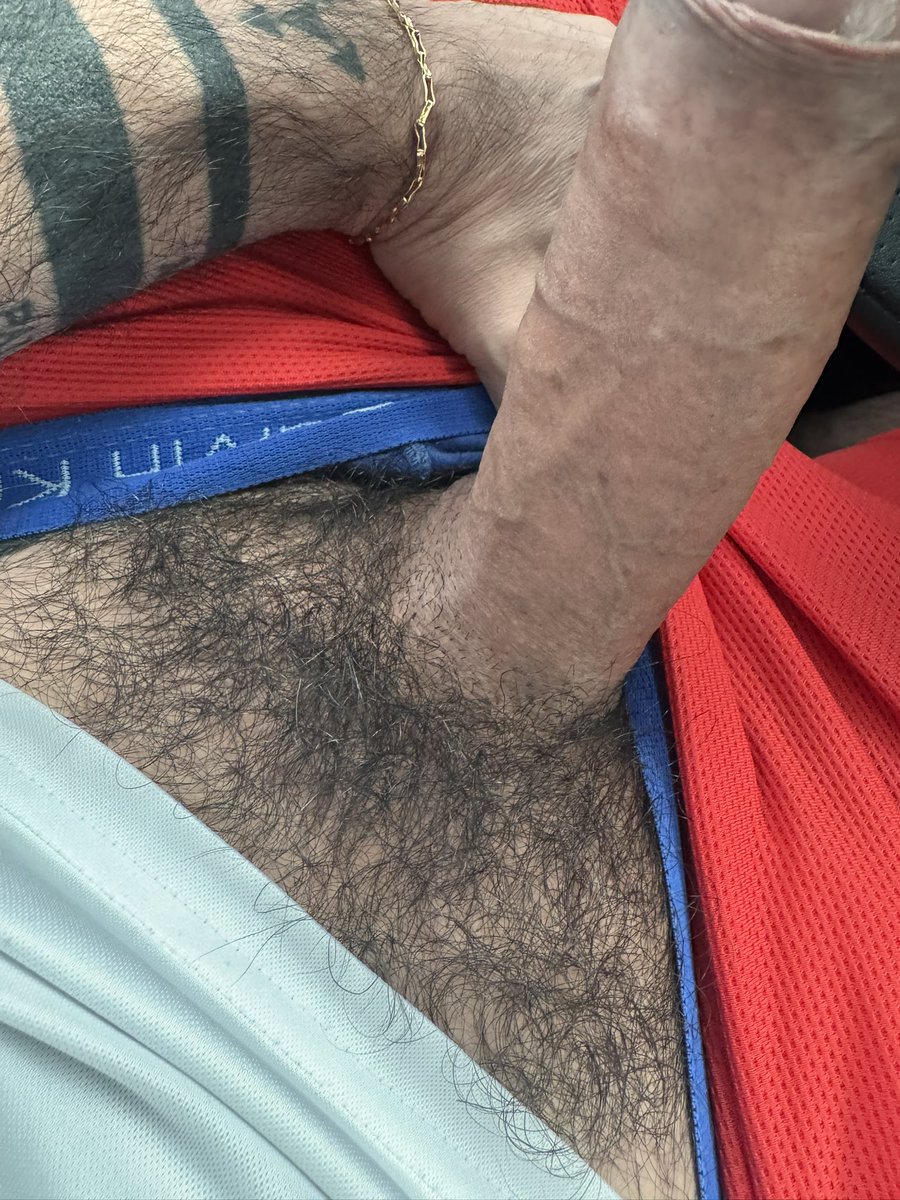 Eu na frente da academia esperando o TPT passar!
Tesão PRÉ treino, não o pós!
😂🤷🏻‍♂️🐺