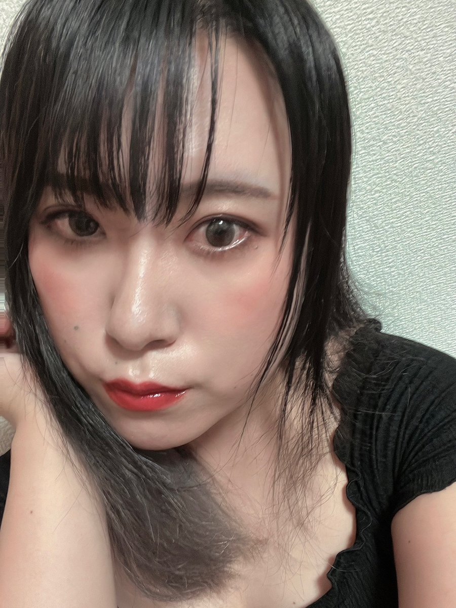moonlight_tyo's tweet photo. A touch of silver, fading into grey —
new colors for a new chapter 🌙✨
#SilverGrey #GradientHair #NFTNYC2025 https://t.co/iwAXuCOws1