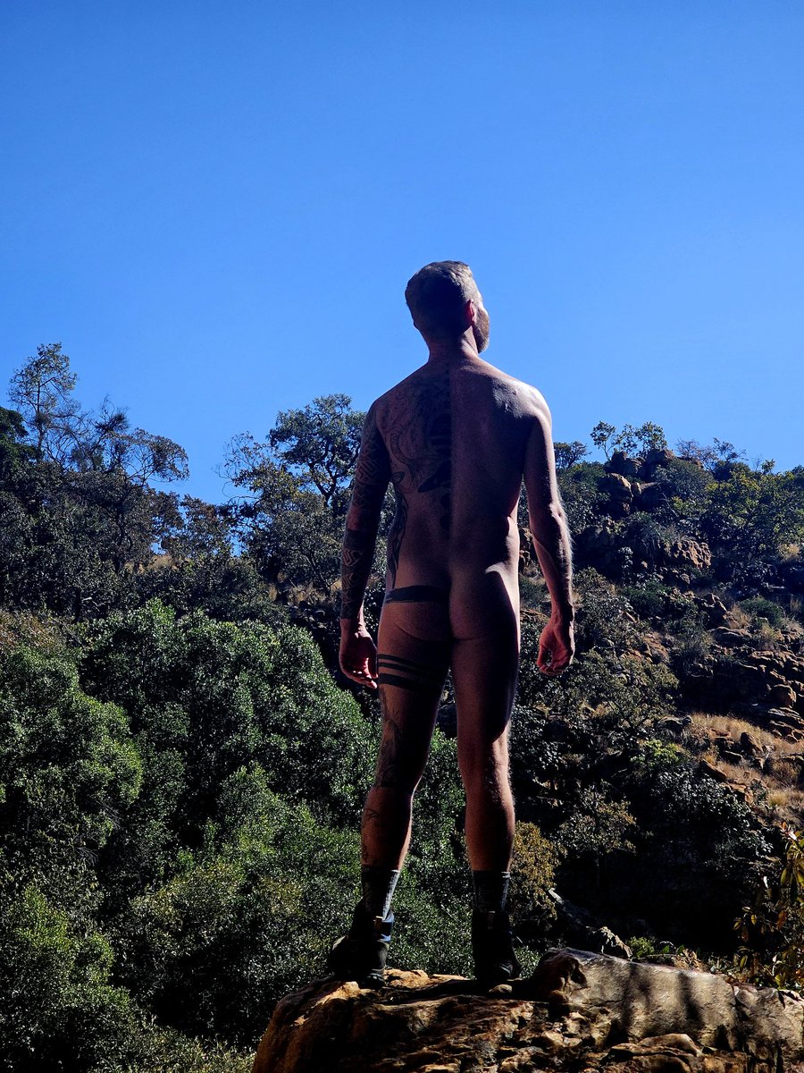 Despite being winter solstice, we still managed to get out to celebrate #worldnakedhikeday

#gingerbeard #stillsmiling #semiinked