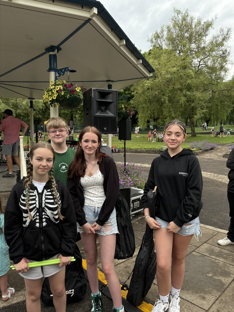 MissRalph18's tweet photo. Mor Falch! Da iawn to the pupils in Blwyddyn 8 who performed at #partiponty this morning! ๐๐ด๓ ง๓ ข๓ ท๓ ฌ๓ ณ๓ ฟ @Main_MACS https://t.co/mEY0W1aPDs