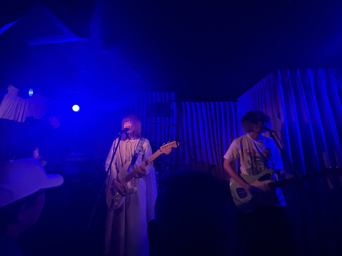 HowdyFriday's tweet photo. 昨夜のレイトショー は音源以上にエモくてカッコよく、梨炭酸は暑い日である事を忘れさせる爽やかさで、Nuitは轟音凄かった。

Sunday Studentは、メロディとサウンドの良さが心地良くて大満足。スーパーカーのカバーも最高だった。

とても良いイベントで楽しかった。 https://t.co/bqr1ZtouCT