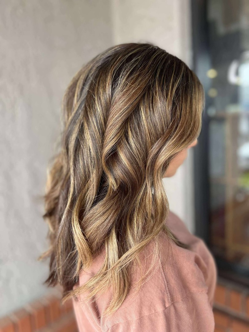 anasahair's tweet image. Transform your look with a stunning partial highlight, haircut, and blow dry by  Marley! This beautiful blend of colors adds depth and dimension, perfect for any season. Book your appointment today and shine bright! Swipe for before. #HairGoals #PartialHighlights #HairSalon