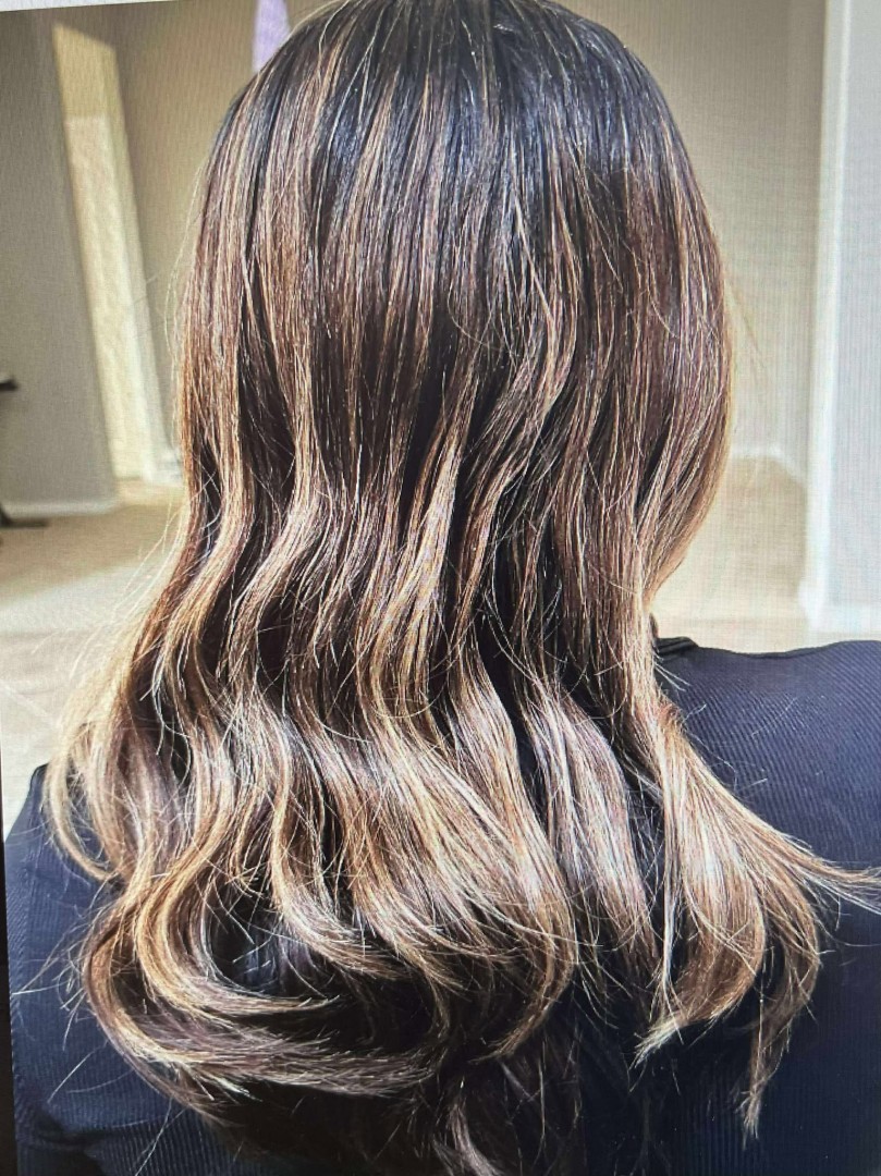 anasahair's tweet image. Transform your look with a stunning partial highlight, haircut, and blow dry by  Marley! This beautiful blend of colors adds depth and dimension, perfect for any season. Book your appointment today and shine bright! Swipe for before. #HairGoals #PartialHighlights #HairSalon