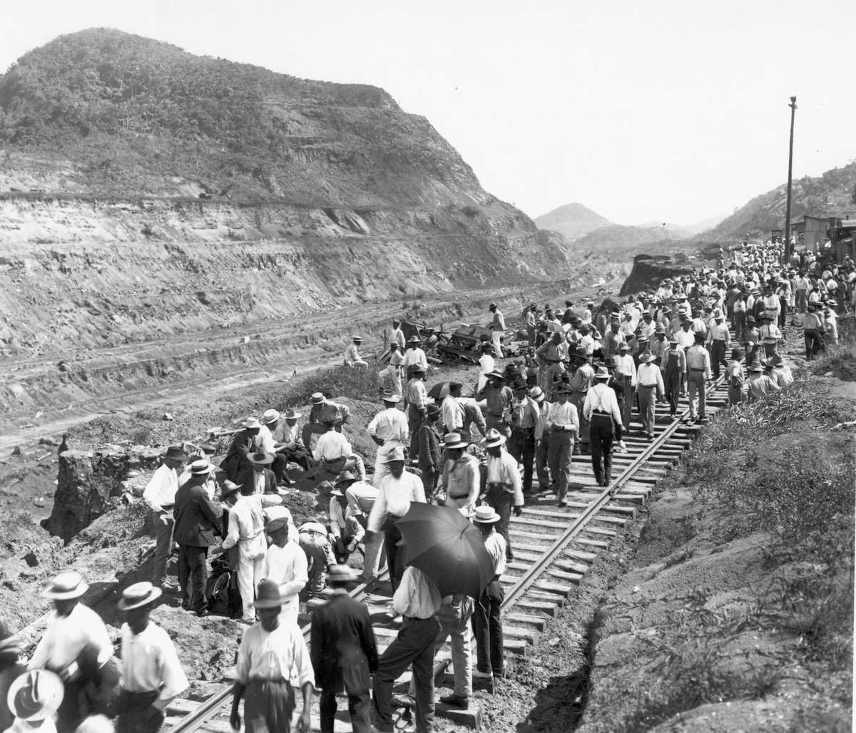 ¿Cuántos trabajadores antillanos participaron en la construcción del Canal?
A) 5,000
B) 25,000
C) Más de 75,000