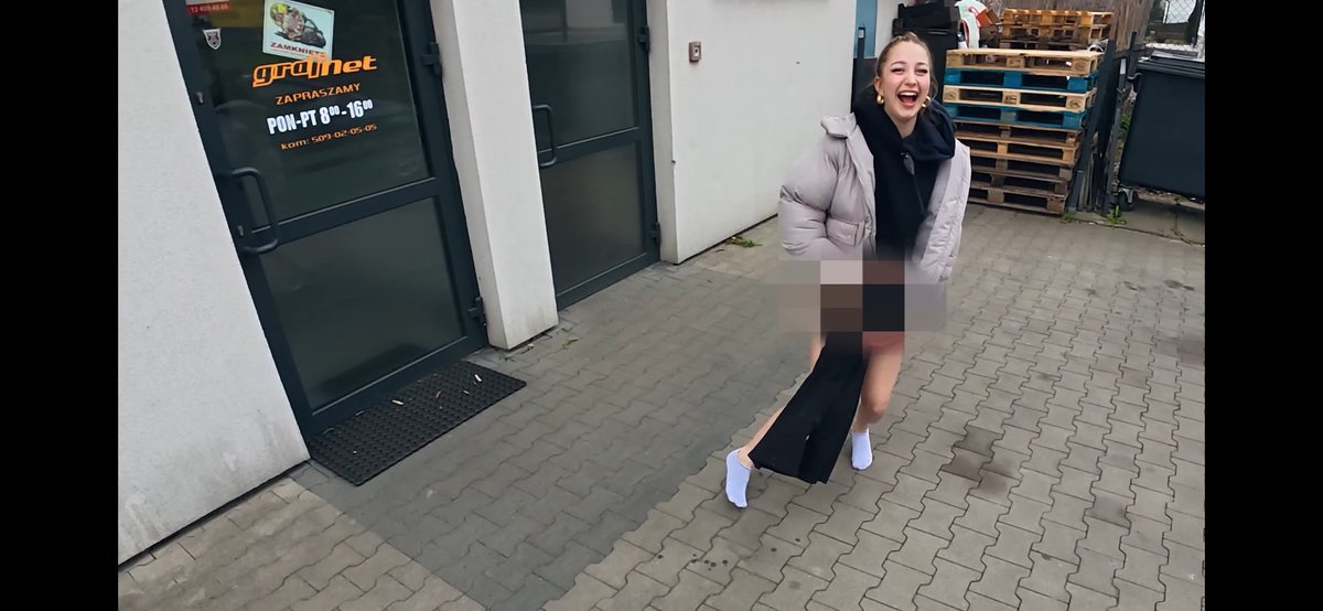 mamsheyomanie's tweet photo. friz błagam możesz ją wyjebać? ona przekracza granice dobrego smaku, tego nie da się oglądać potem do księdza podchodzi i odpierdala przecież to tak skręca jej zachowanie jest okropne #t5m3 https://t.co/4gCiVwFjkY