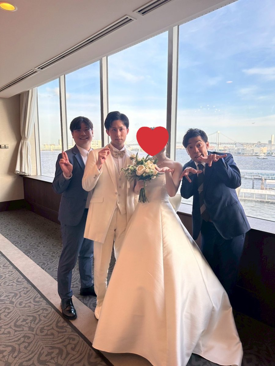 松山の結婚式でした
親族のみの披露宴に呼んでいただき
あまりに温かすぎる親族の方々と
幸せな時間を過ごせました
松山が余興の漫才でネタ飛ばしてました