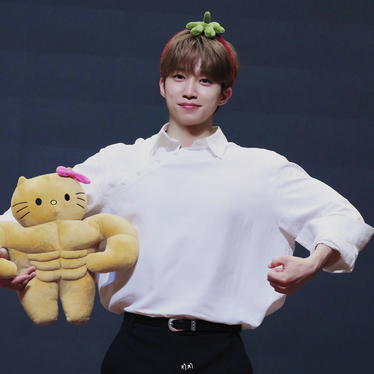 qwerO228's tweet image. 250620 애플뮤직 팬싸

#NFlying #SeoDongSung  #서동성 #엔플라잉