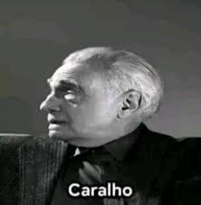 "
Eu sangro memórias que já foram
Eu sangro esse medo que te fere
Eu sangro esse tempo que não passa
Eu sangro o meu toque na sua pele

Eu choro as histórias que inventaram
Eu choro as batalhas que travamos
Eu choro a saudade da jornada
Eu choro esse sonhos que guardamos
"