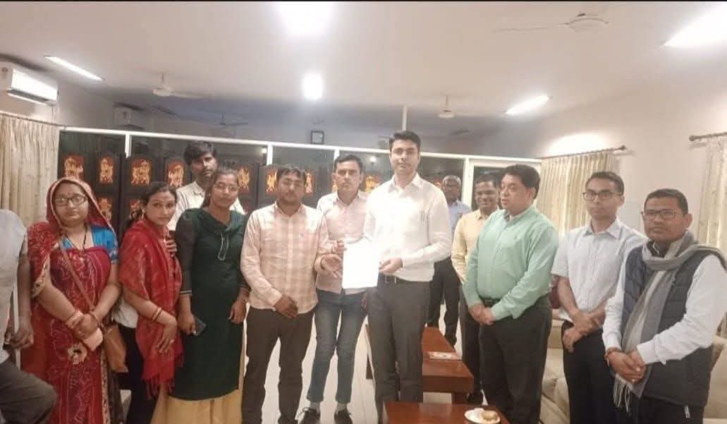 anil meena (@anilmee91668583) on Twitter photo युवा मित्रों को भरोसा देकर,विष दिया भजन लाल सरकार ने!
अटल प्रेरक भर्ती में 5000 युवा मित्रों को शामिल नही कर इन किसान-मजदूर परिवारों के साथ बहुत बड़ा धोखा हुआ हे!
जो इनकी छाती में छुरा घोंपने जैसा कुकृत किया है!
आक्रोशित #युवा_मित्र_करेंगे_आंदोलन
<a href="/BhajanlalBjp/">Bhajanlal Sharma</a>
<a href="/Rajendra4BJP/">Rajendra Rathore</a> युवा मित्रों को भरोसा देकर,विष दिया भजन लाल सरकार ने!
अटल प्रेरक भर्ती में 5000 युवा मित्रों को शामिल नही कर इन किसान-मजदूर परिवारों के साथ बहुत बड़ा धोखा हुआ हे!
जो इनकी छाती में छुरा घोंपने जैसा कुकृत किया है!
आक्रोशित #युवा_मित्र_करेंगे_आंदोलन
<a href="/BhajanlalBjp/">Bhajanlal Sharma</a>
<a href="/Rajendra4BJP/">Rajendra Rathore</a>