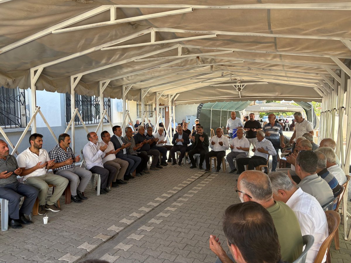 📍 Yeşiltepe Mahallesi

Ak Parti İl Başkanımız Sayın Ali Bakan Yeşilyurt İlçe Başkanımız sayın Ramazan Yaylacı ile birlikte Elim bir kaza sonucu vefat eden Celal Derme ve oğlu Toprak Derme’nin taziyesine katıldık.
Rabbim rahmet eylesin, mekânlarını cennet eylesin.
Yakınlarına