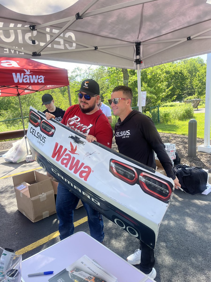 Pretty sick piece to bring to the meet and greet! 🤯